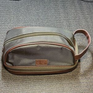Men's Black and Brown Toiletry Bag